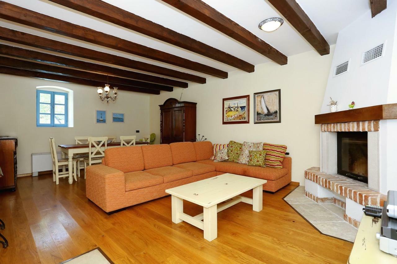 Villa Olive'S Hug à Poljana  Extérieur photo