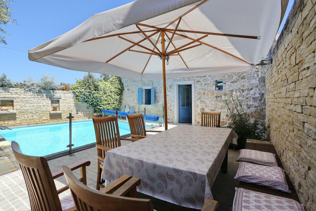Villa Olive'S Hug à Poljana  Extérieur photo