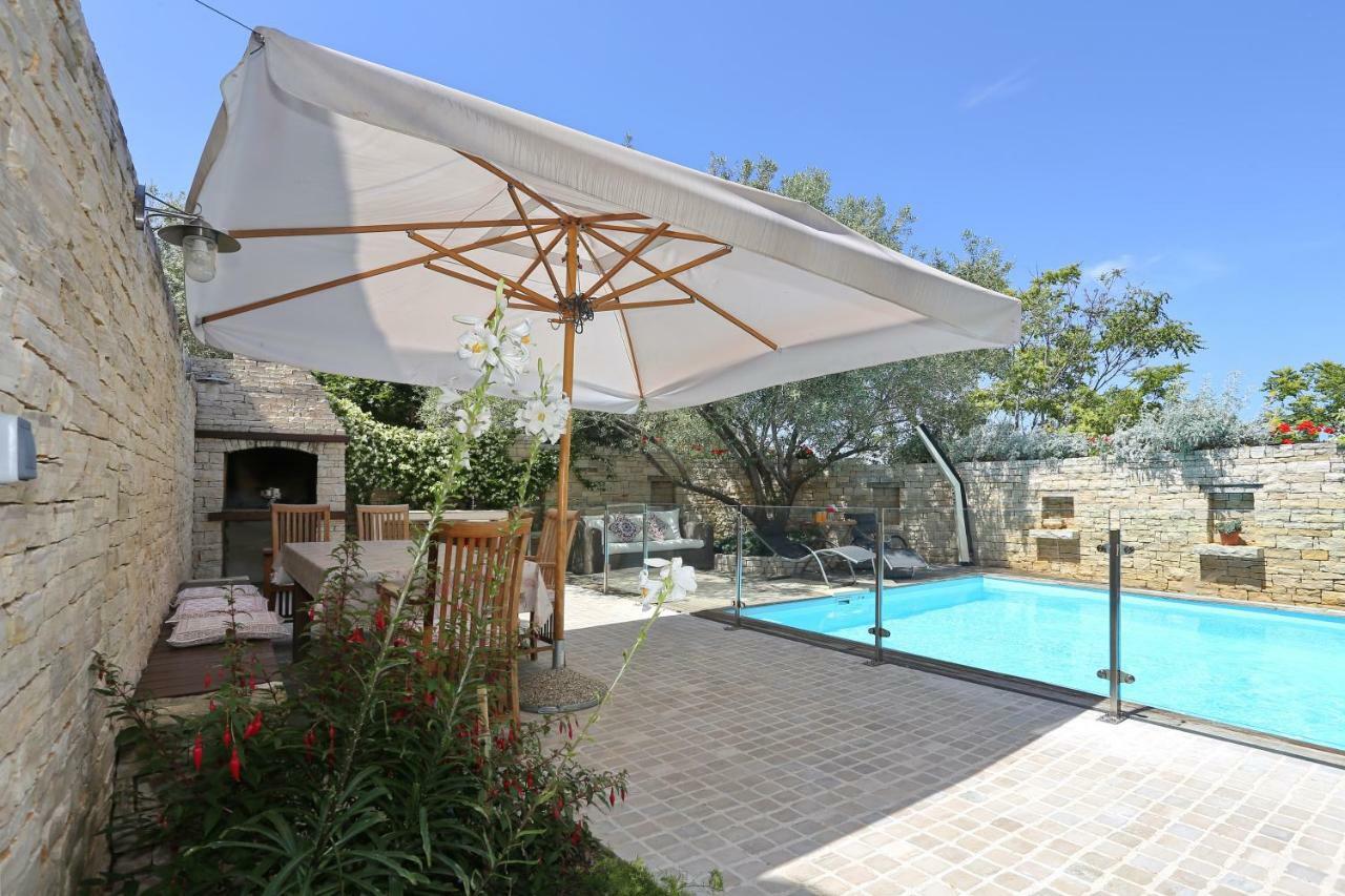 Villa Olive'S Hug à Poljana  Extérieur photo